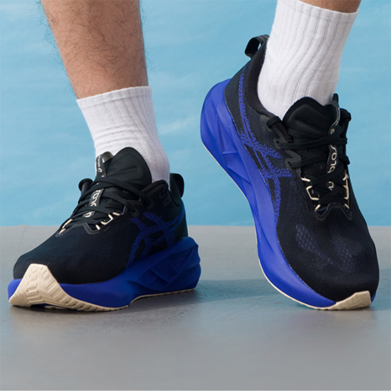 Asics NOVABLAST 5 Zwart Koning - Badminton Victory recensie en prijs